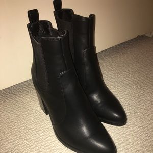 Never worn Steve Madden boots